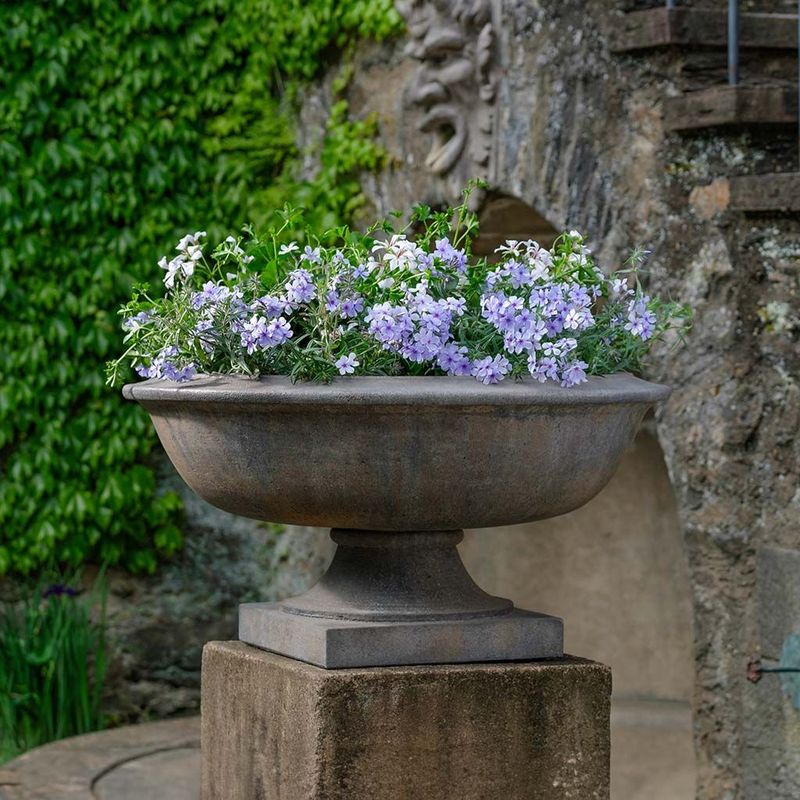 Apsley Urn, Large