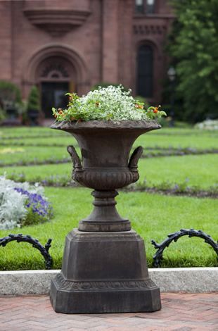 Smithsonian L'Enfant Urn