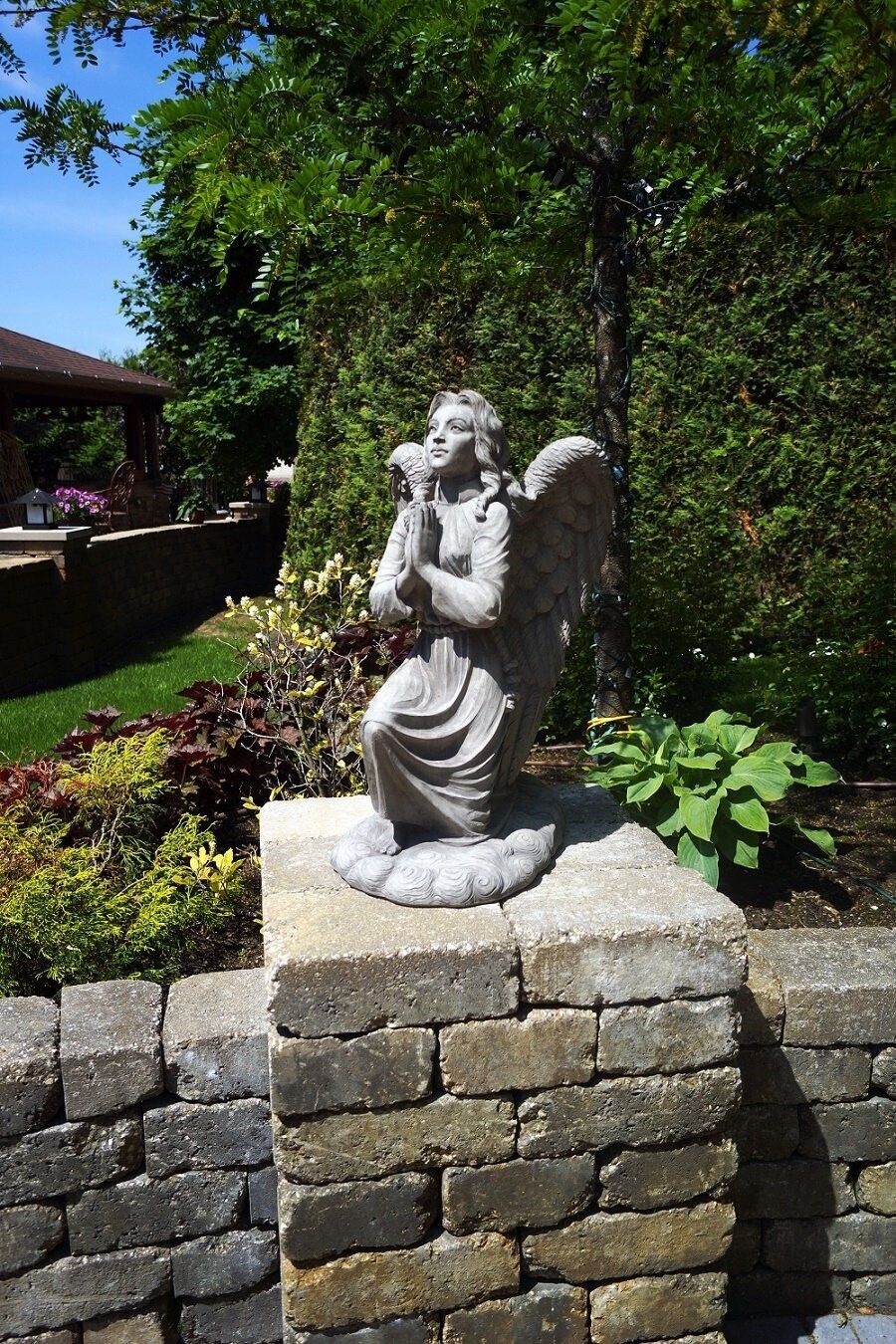 KNEELING ANGEL KNEELING ANGEL