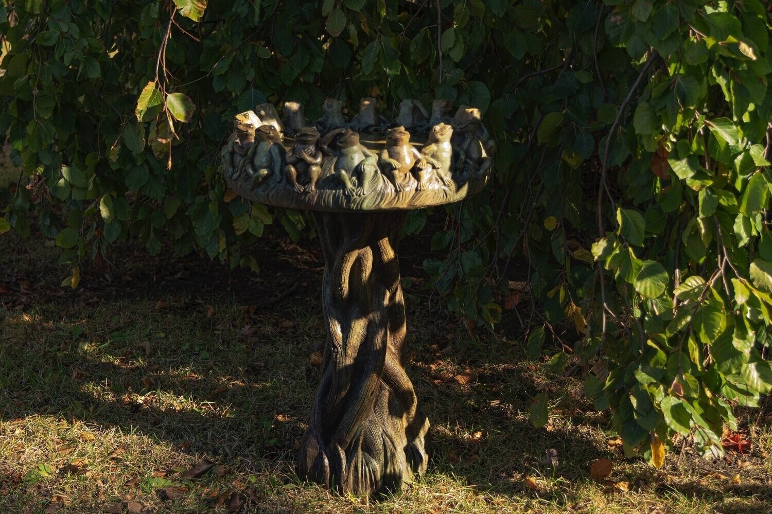 RING OF FROGS BIRDBATH RING OF FROGS BIRDBATH