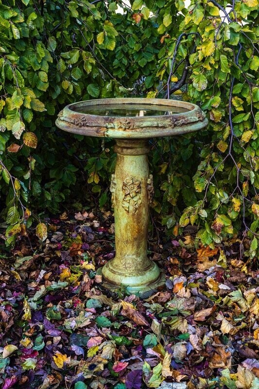 RIBBON BIRDBATH RIBBON BIRDBATH