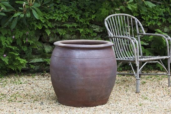 Mai Planter-Black Clay Mai Planter-Black Clay
