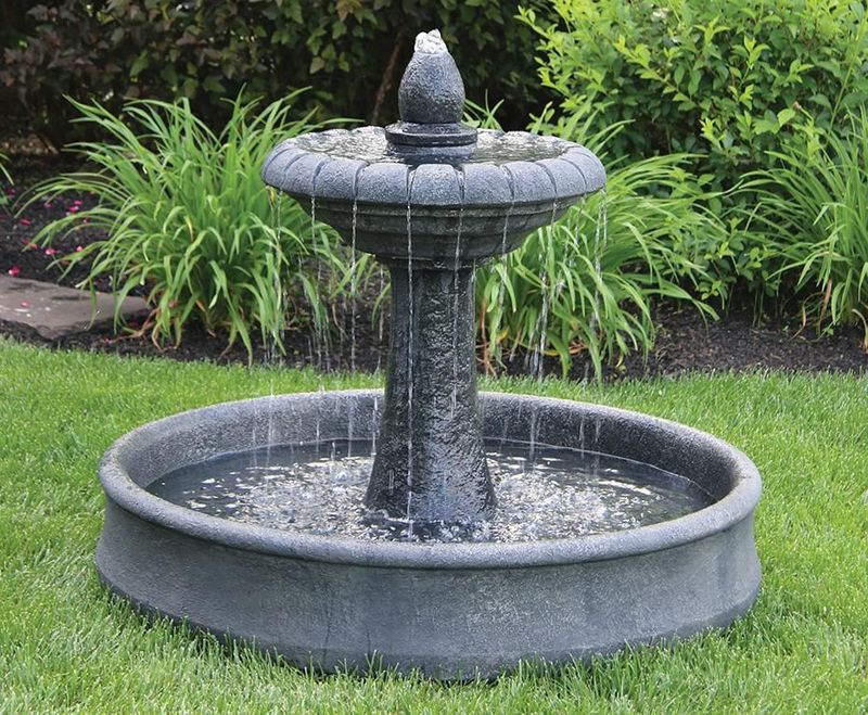 36" Hampton Fountain On 46" Round Pool