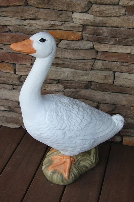 25" Goose