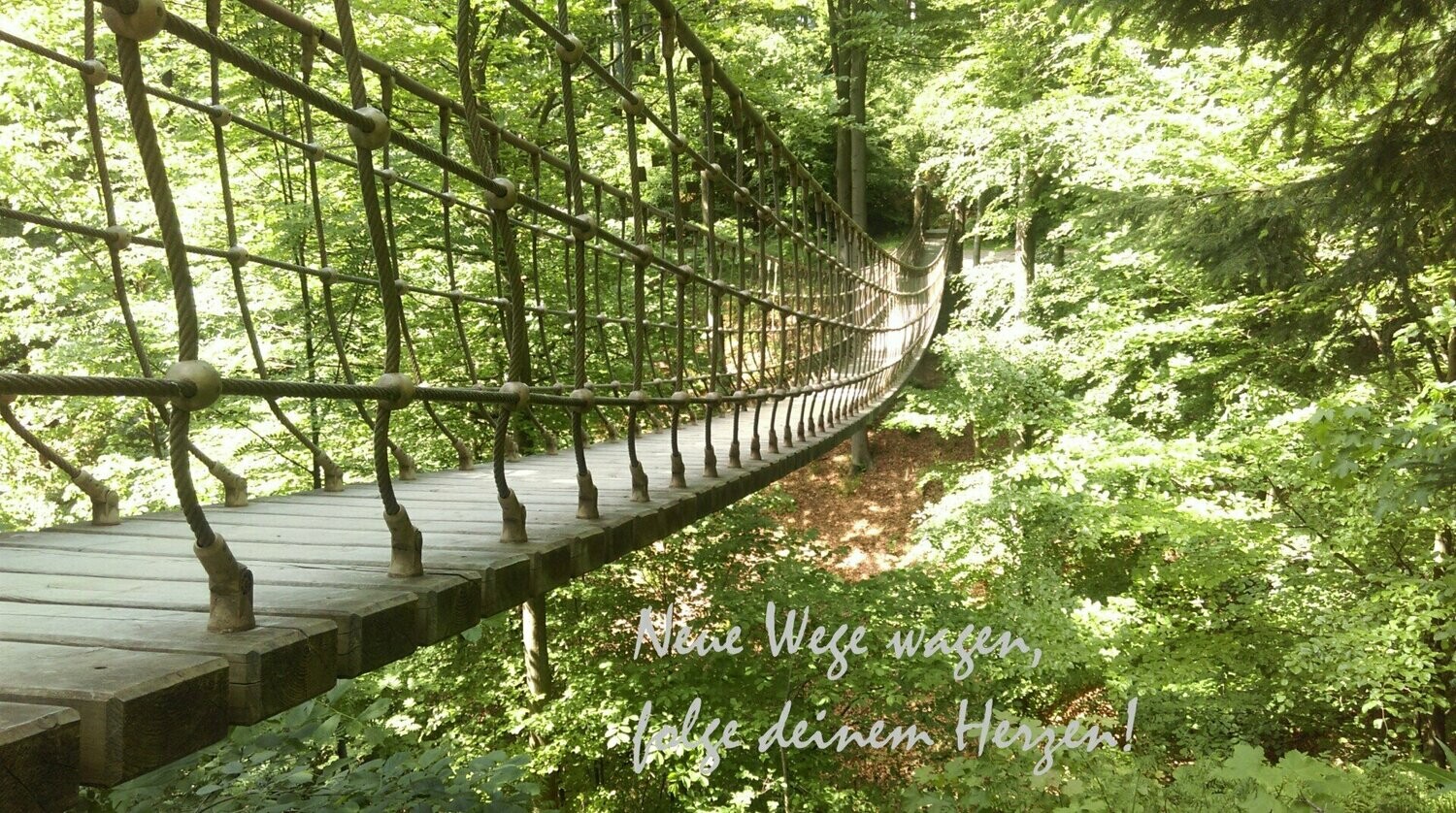 Neue Wege wagen, folge deinem Herzen - Postkarte