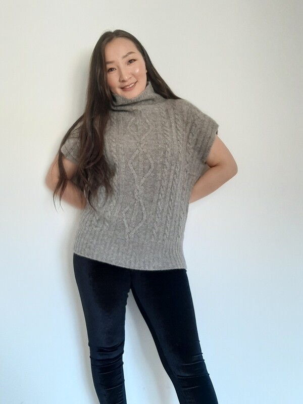 Ärmelloser Pullover mit Strickmuster, grau