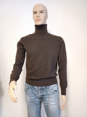 Brauner Herrenpullover mit Kragen
