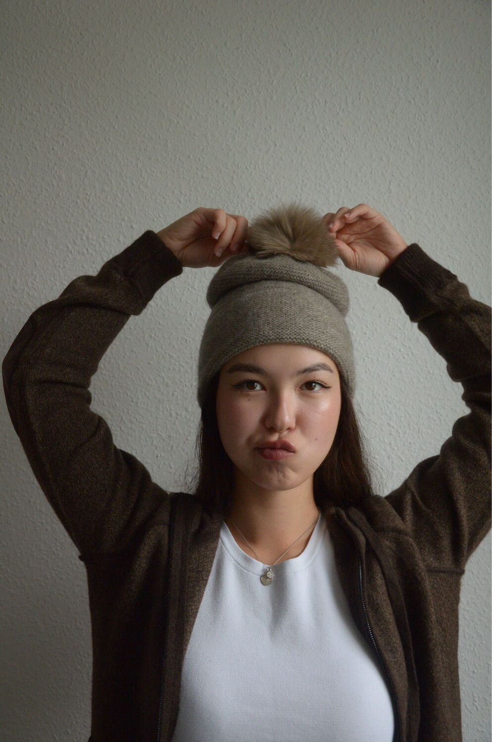 Graue Strickmütze für Damen
