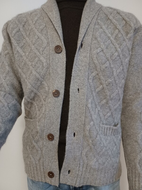 Strickjacke mit Knöpfen