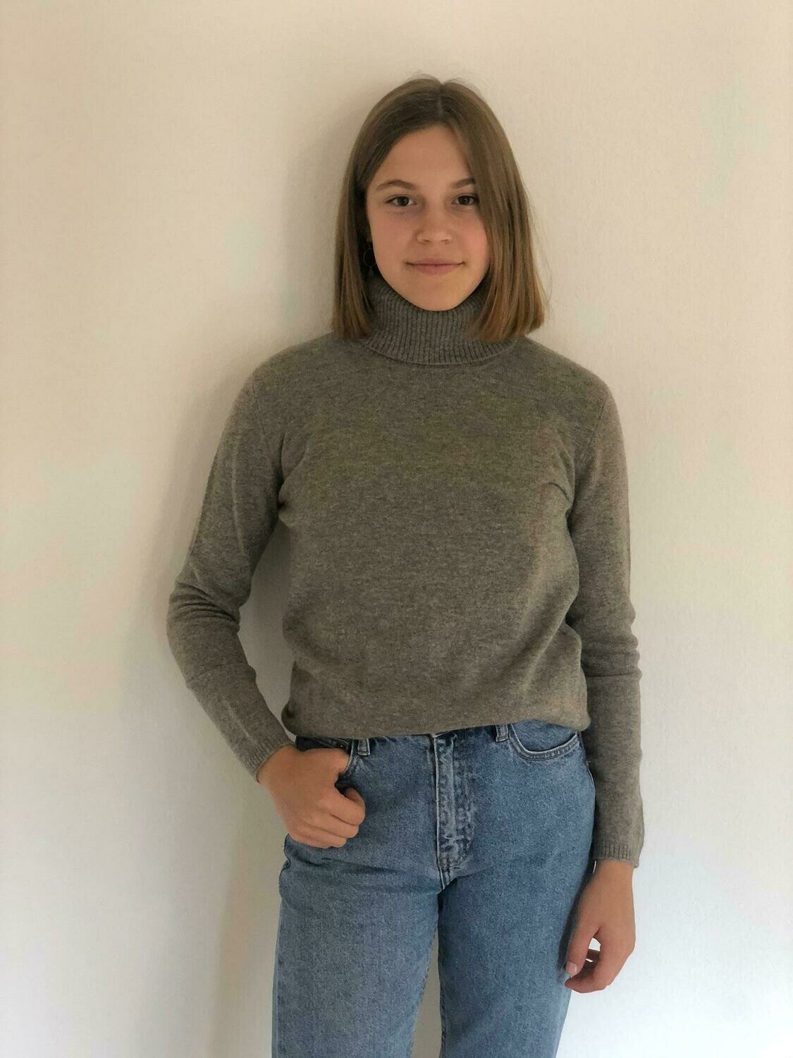 Damenpullover mit Kragen, grau