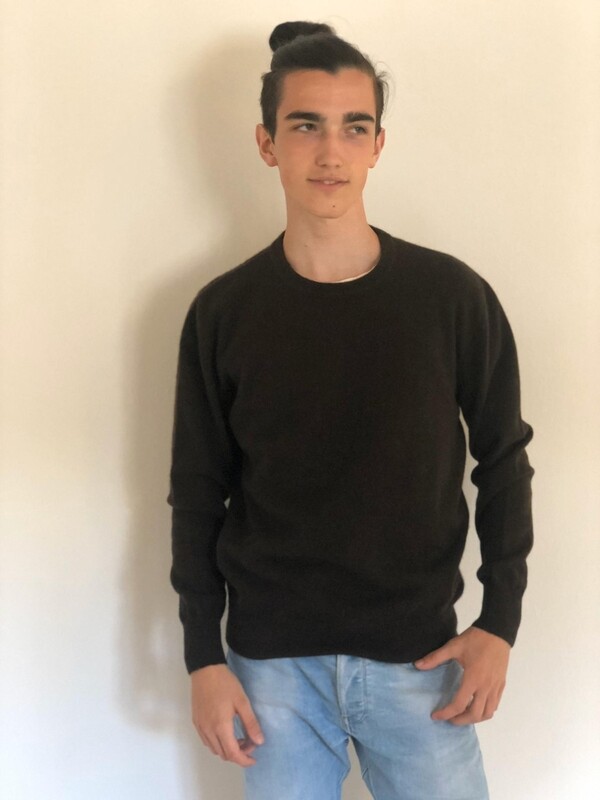 Dunkelbrauner Herrenpullover