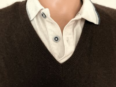 Herrenpullover mit V-Ausschnitt