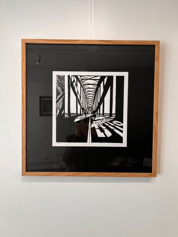 Bridge (avec passepartout noir et cadre en chêne)