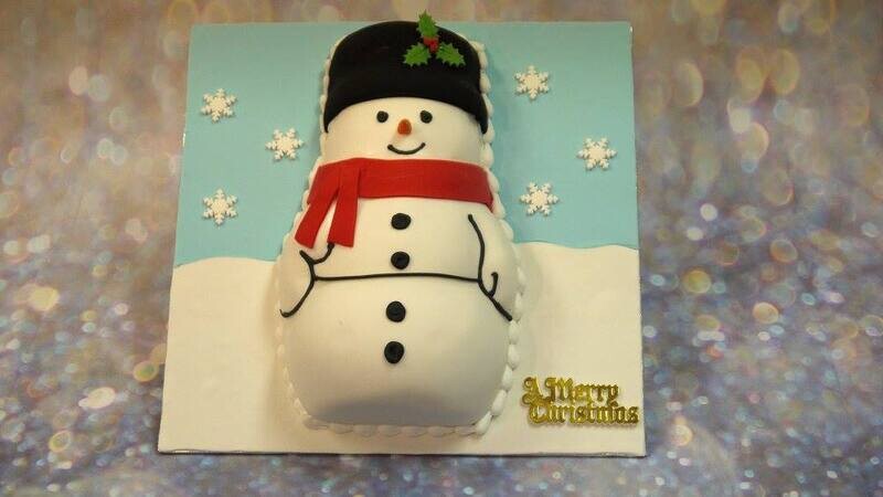 Flat snowman cake