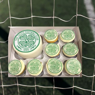 Mini Celtic cake with 8 cupcakes
