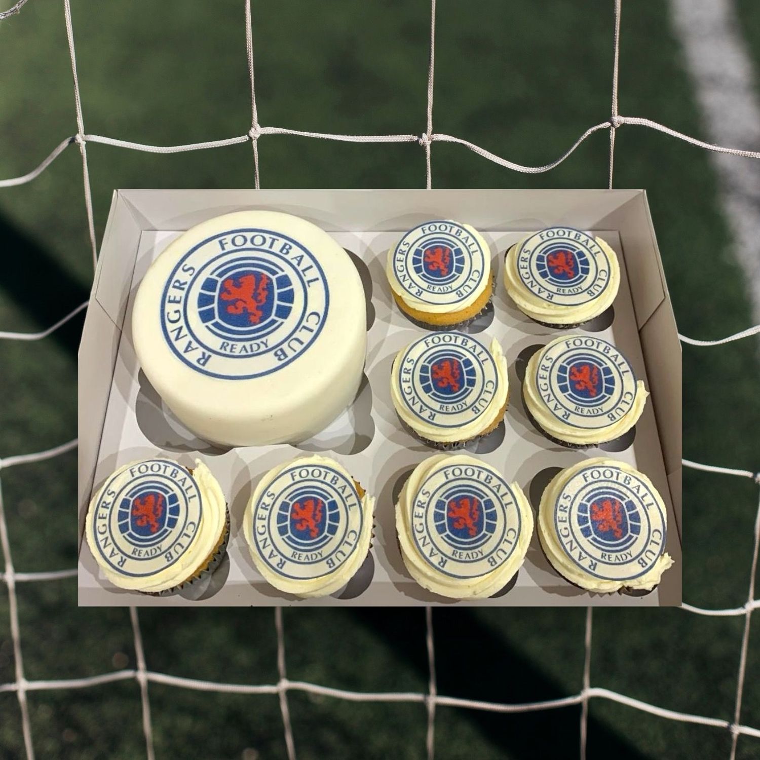 Mini Rangers cake with 8 cupcakes