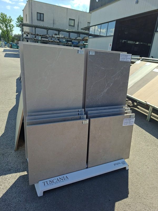 TUSCANIA CERAMICHE EFFETTO PIETRA 61X61 / 61X122 SP. 2 CM
