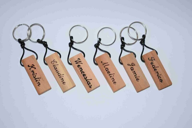 Porte-clés prénom en merisier naturel