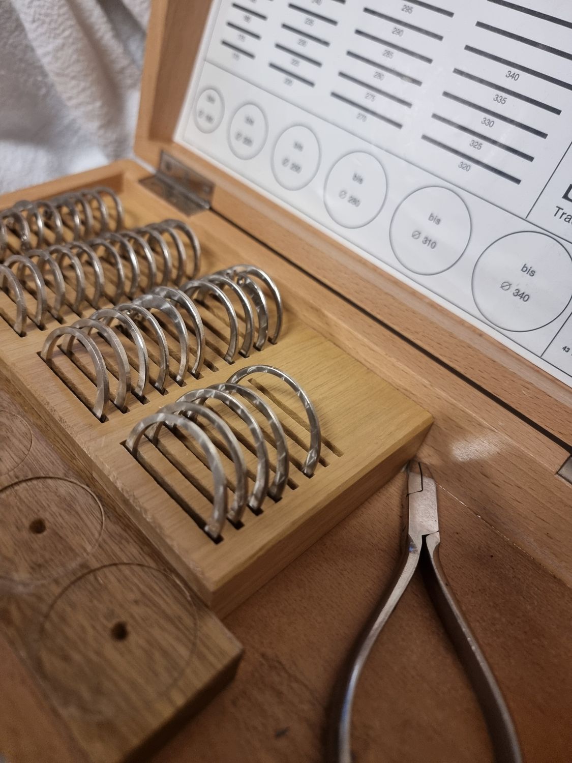 Einpresswerkzeug für Uhrengläser