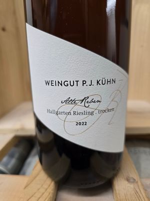 Peter Jakob Kühn - Hallgarten Riesling Alte Reben 2022 Magnum Peter Jakob Kühn - Hallgarten Riesling Alte Reben 2022 Magnum