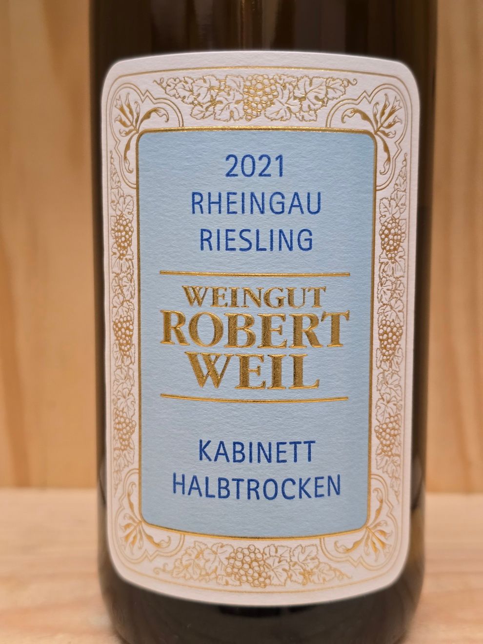 Robert Weil - Riesling Kabinett halbtrocken 2021 Robert Weil - Riesling Kabinett halbtrocken 2021