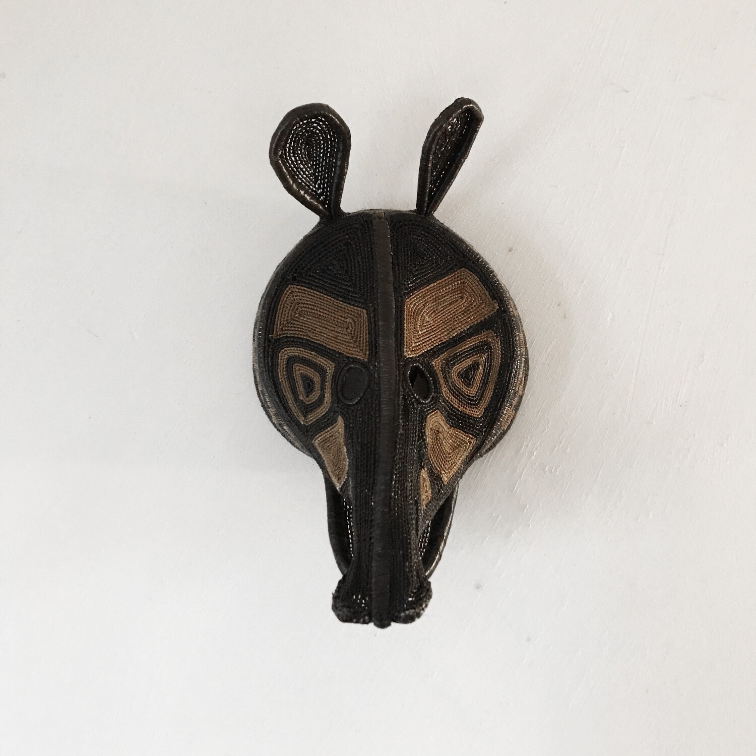 Masque Tribal TATOU / pièce unique réalisée à la main