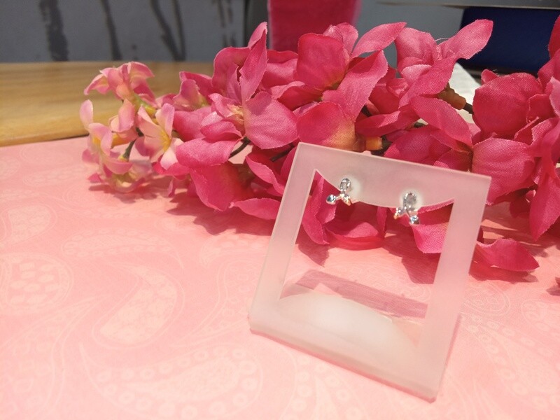 18ct White Gold Diamond Earrings