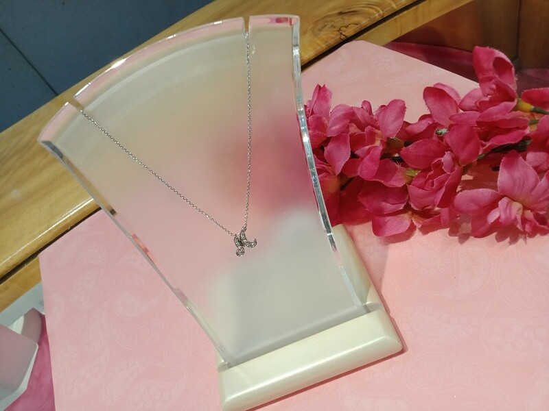 18ct White Gold M Initial