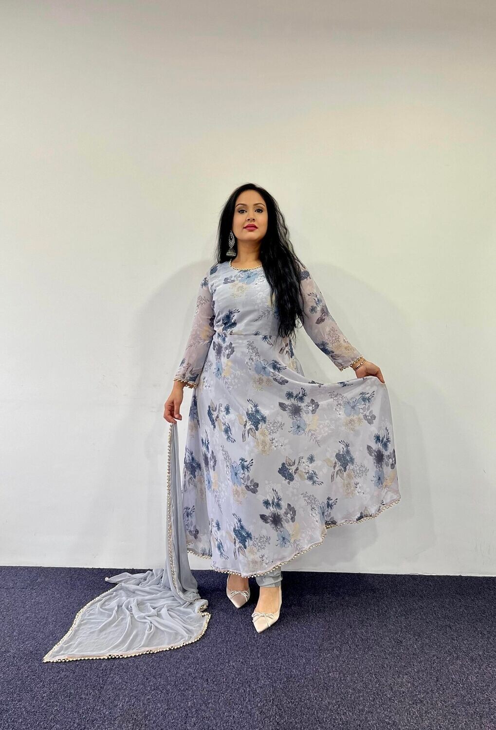 Vervelen aangrenzend Worden Maxi jurk chiffon met bloemenprint grijstinten