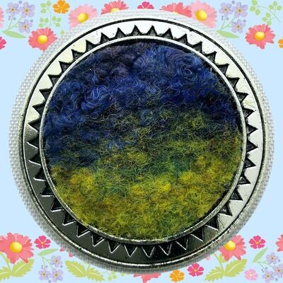 Decorative circle brooch #06 - Support Ukraine!