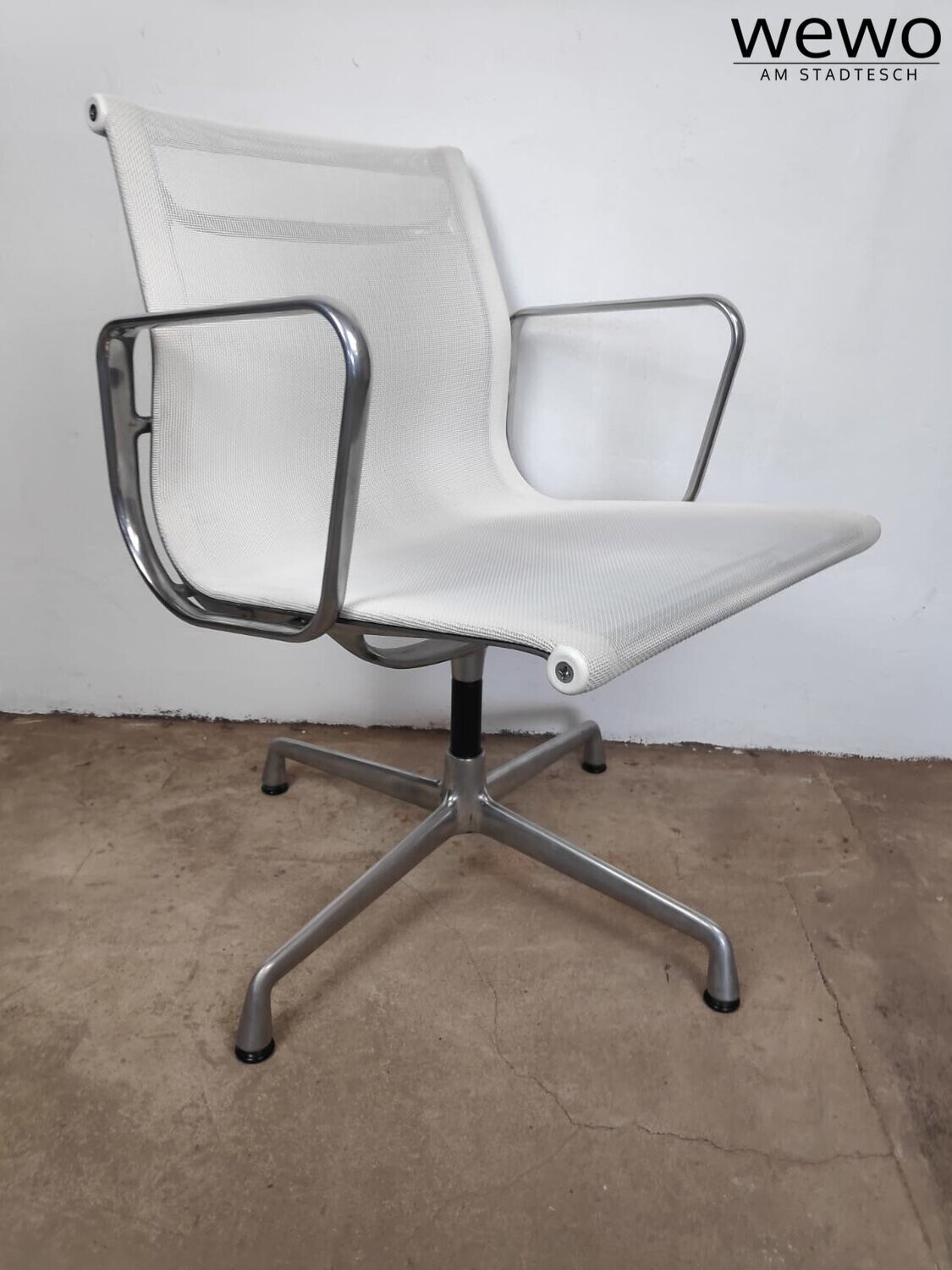 Vitra Charles Eames EA 108 -Chair weiß Netzgewebe alu drehbar