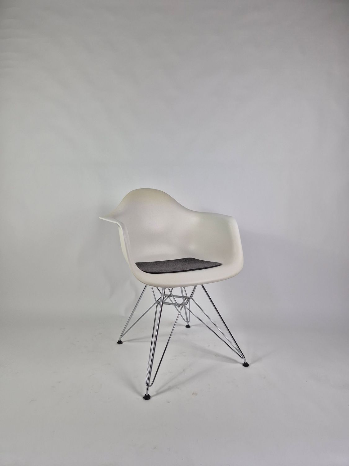Vitra Charles Eames DAR Plastic Chair Stuhl
