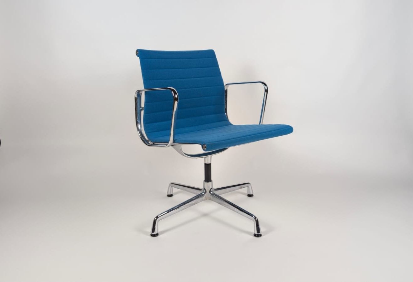 Vitra, Charles Eames EA 108 -Chair schwarz  Hopsack drehbar Chrom