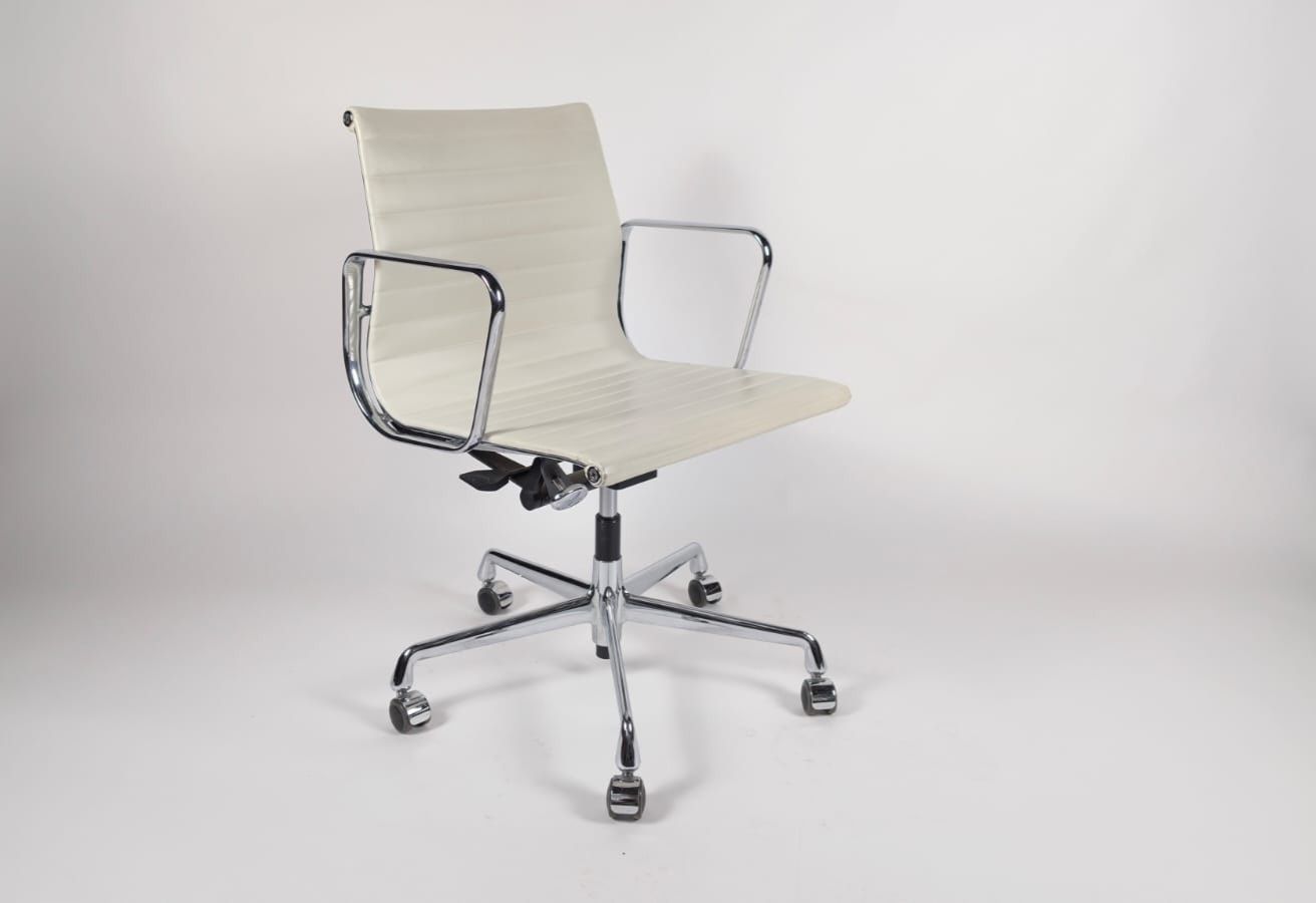 Vitra Charles Eames EA 117 -Chair Chrom Stuhl Homeoffice Leder