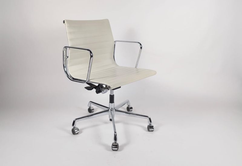 Vitra Charles Eames EA 117 -Chair Chrom Stuhl Homeoffice Leder