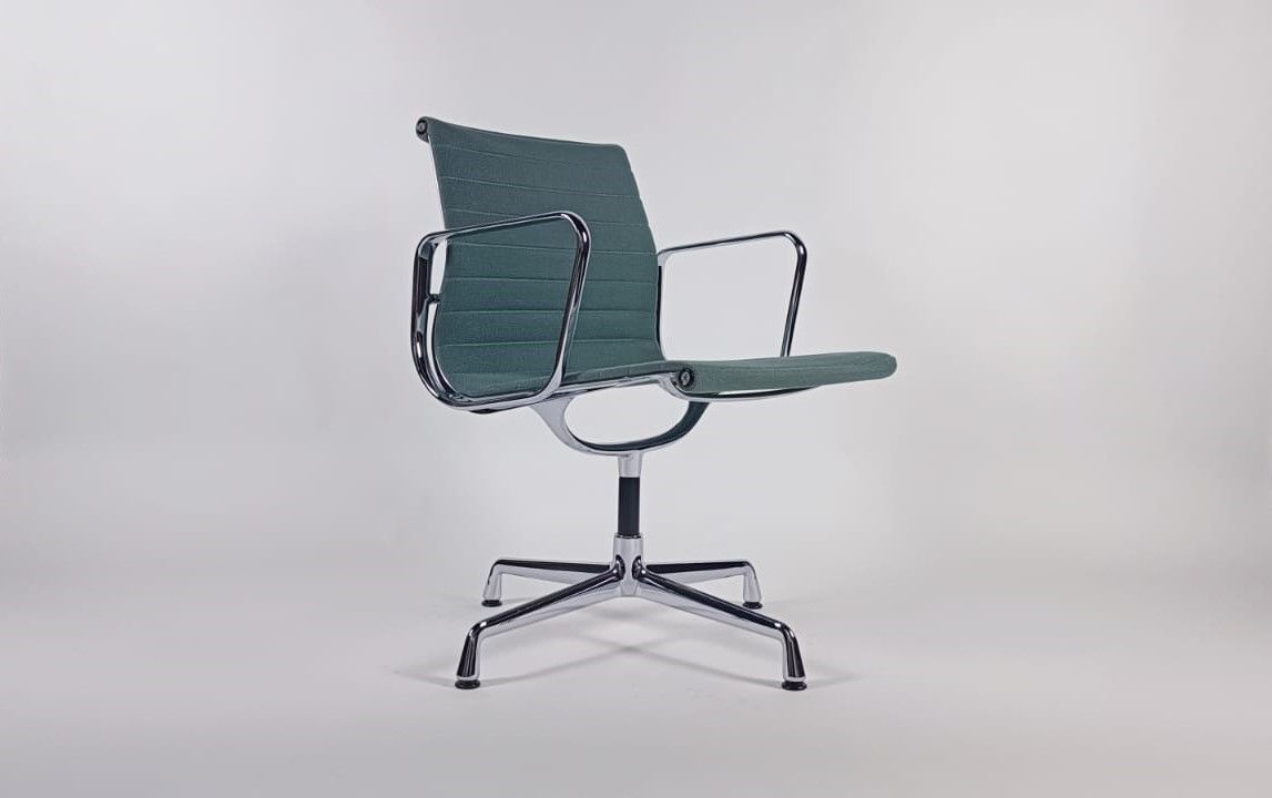 Vitra, Charles Eames EA 108 -Chair grün  Hopsack drehbar Chrom