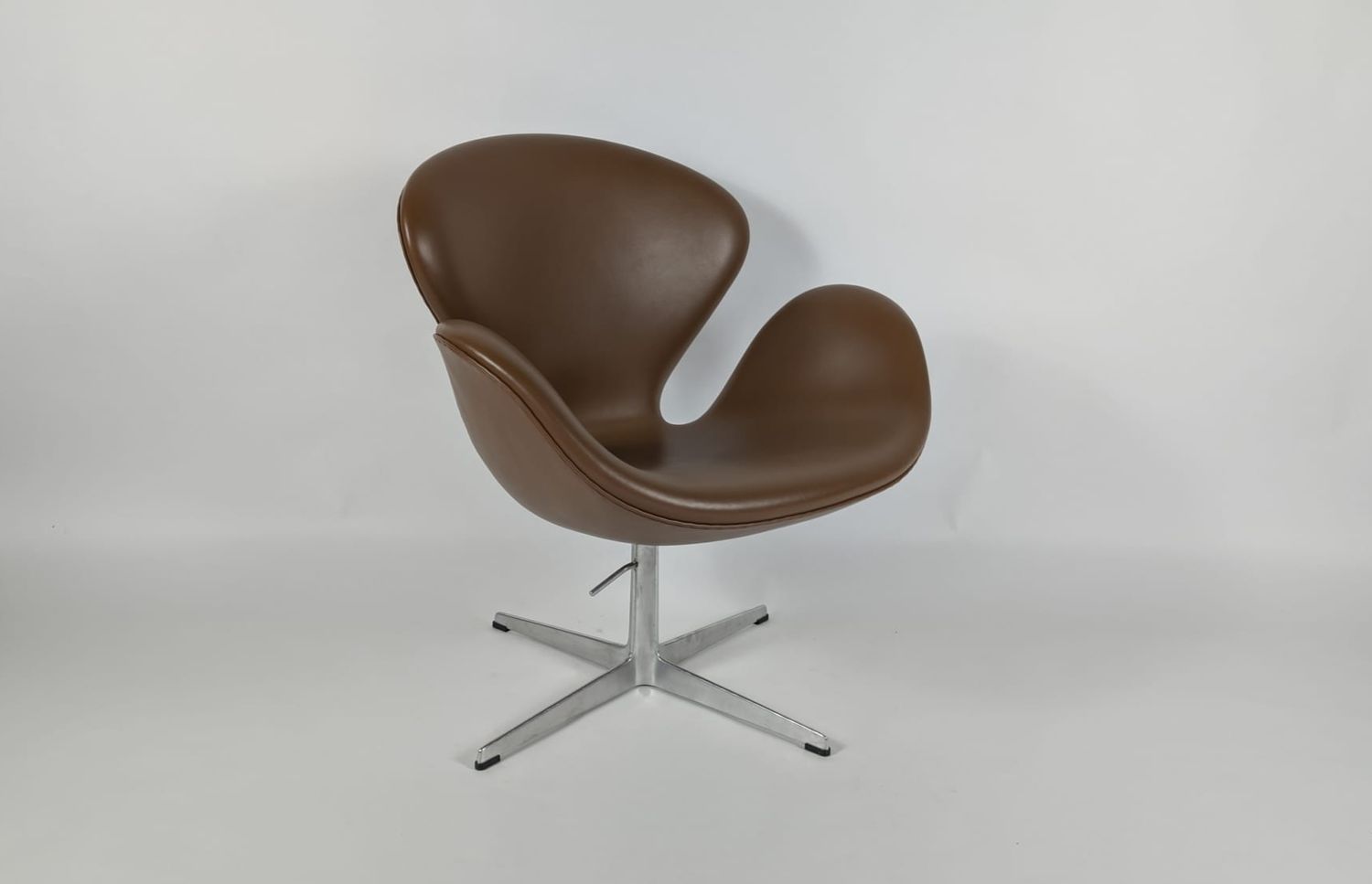 Fritz Hansen Swan CHAIR von Arne Jacobsen wie NEU mit Rückholfunktion