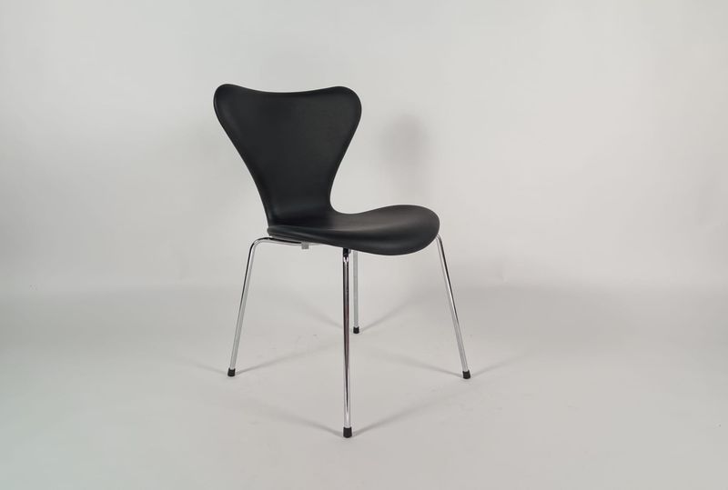 Fritz Hansen 3107 Serie 7 schwarz Leder Arne Jacobsen Fritz Hansen 3107 Serie 7 schwarz Leder Arne Jacobsen