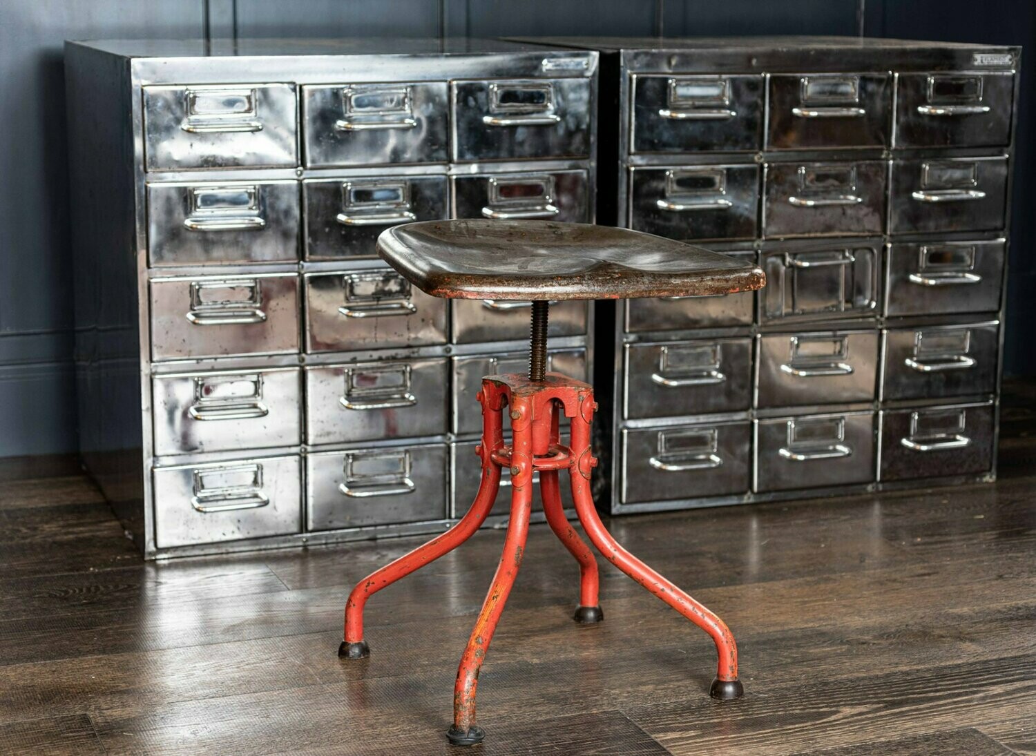 Adjustable French Machinist Stool