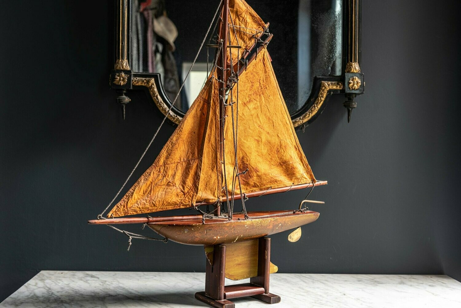 english pond yacht on Stand