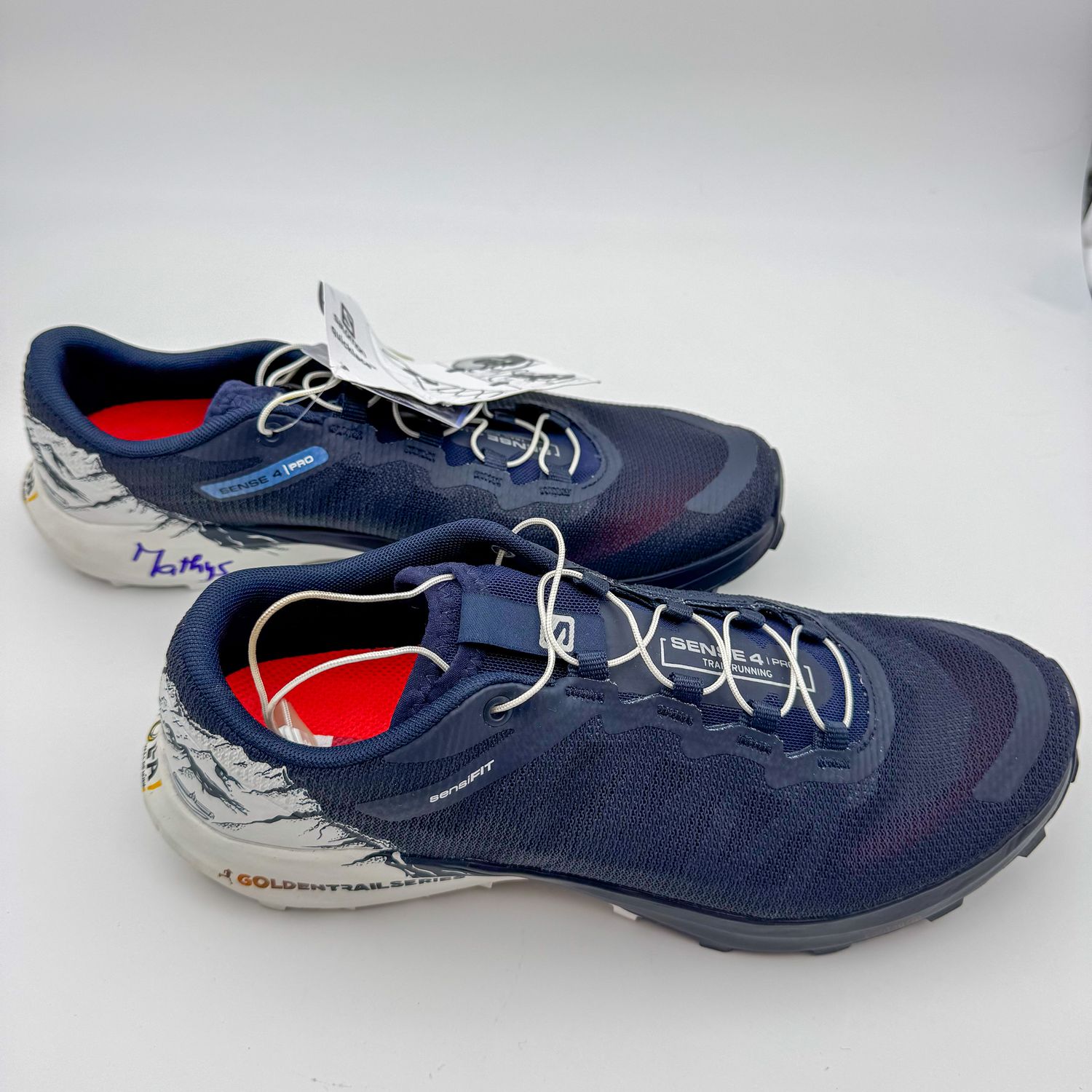 Sense 4 Pro – édition spéciale Golden Trail Series -signée par Maude Mathys