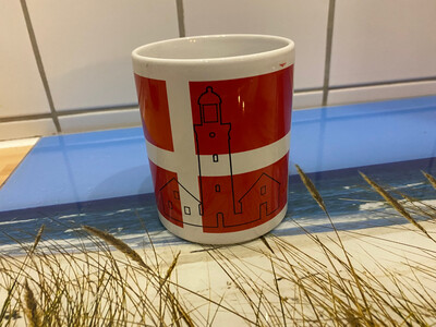 Tasse „Danebrog mit dem Hirtshals Fyr „