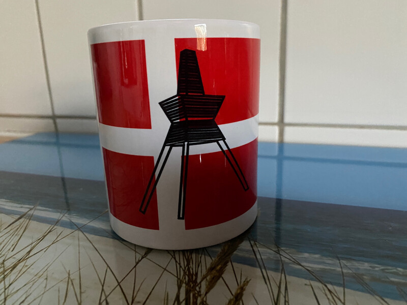 Tasse „Danebrog mit Zeichnung vom Lökken Seezeichen „