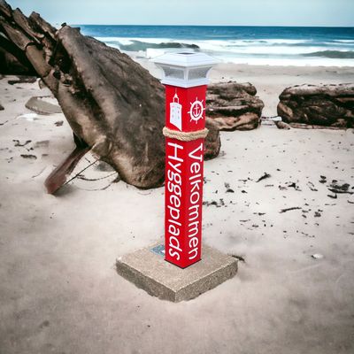 Holzpoller Bausatz mit LED Solarleuchte – individualisierbar & 3-seitig bedruckt Holzpoller Bausatz mit LED Solarleuchte – individualisierbar & 3-seitig bedruckt