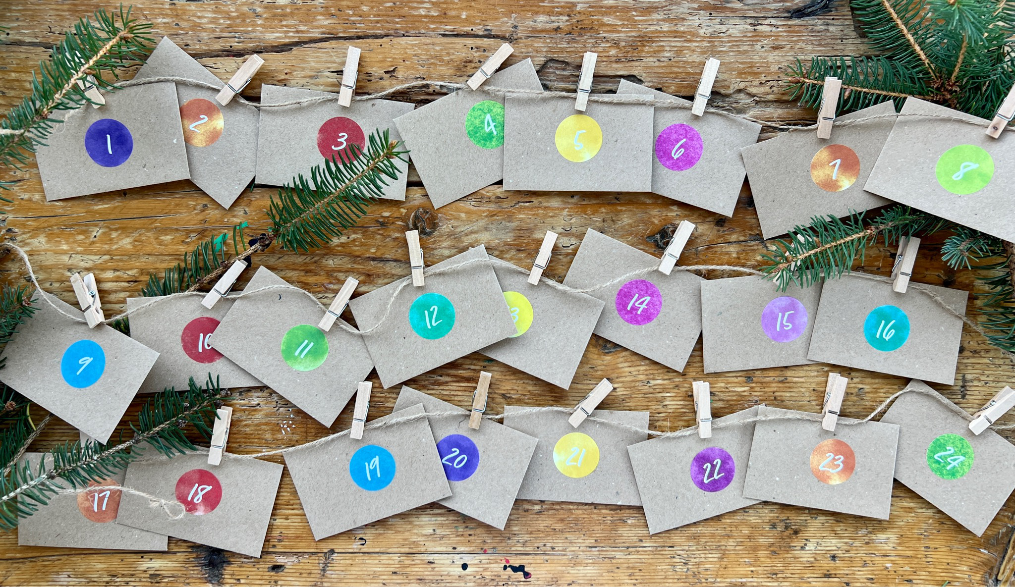 Calendrier de l’avent petits mots positifs (petites pinces à linge)