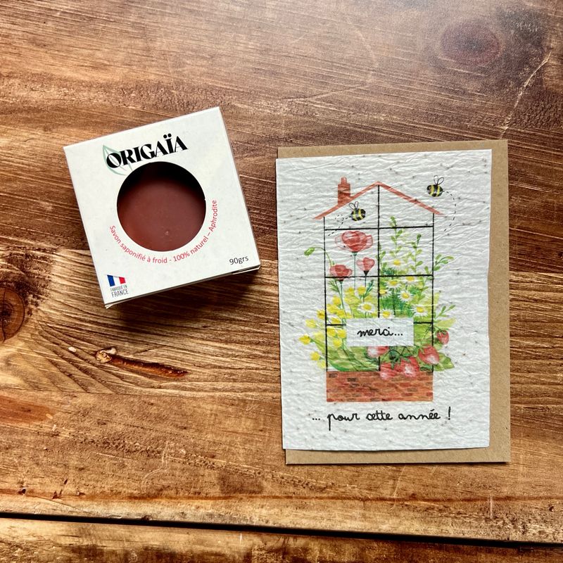 Carte à planter Merci pour cette année ( maitresse/ maître/ atsem/ AESH… ) et son savon fruits rouges