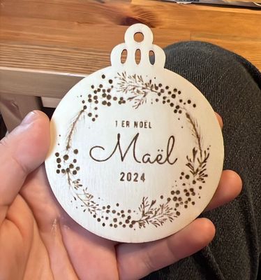 Boule de Noël en bois personnalisé avec le prénom de votre choix