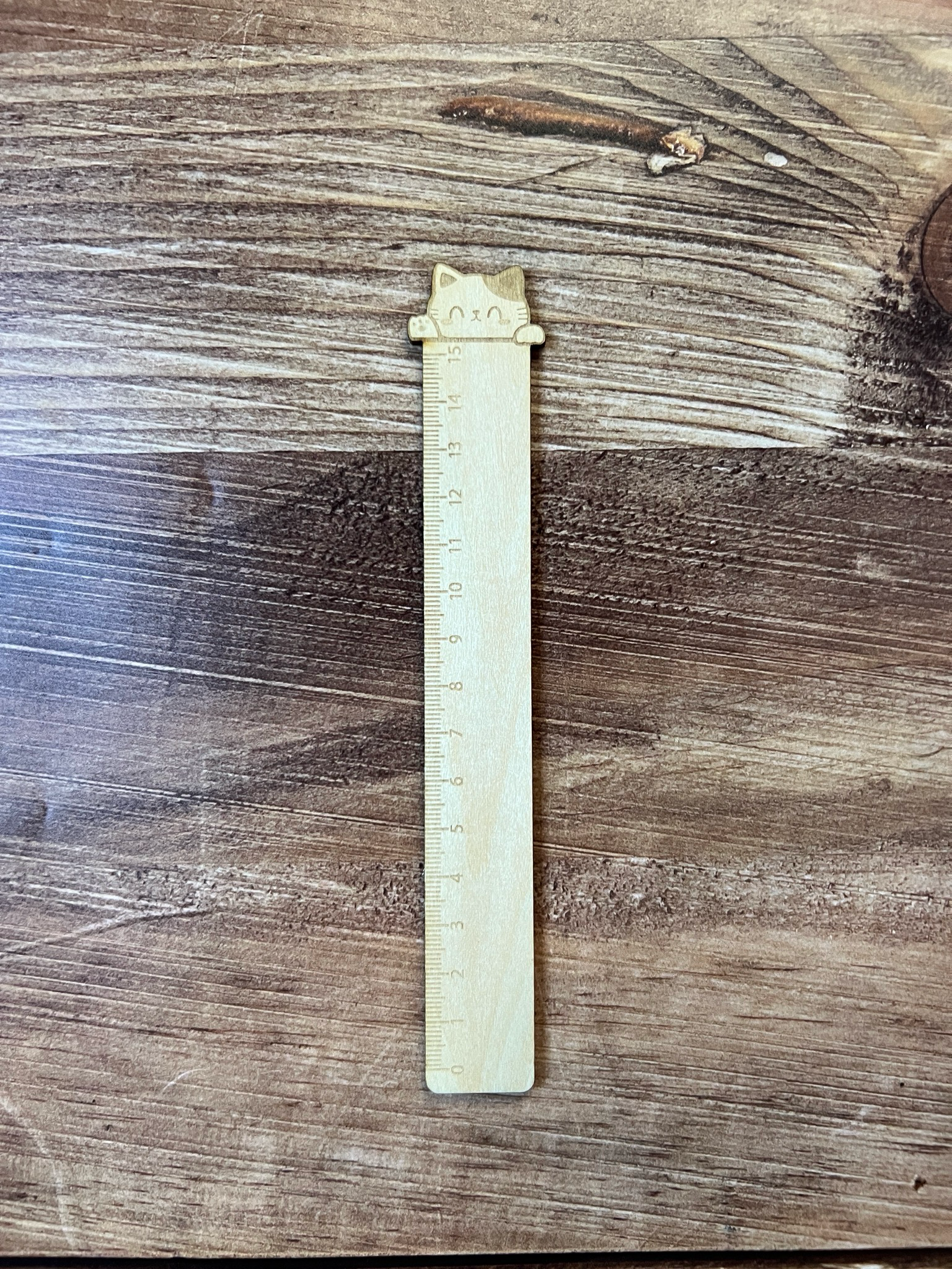 Règle de tilleul en bois gravé