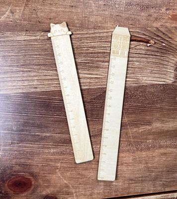 Règle de tilleul en bois gravé