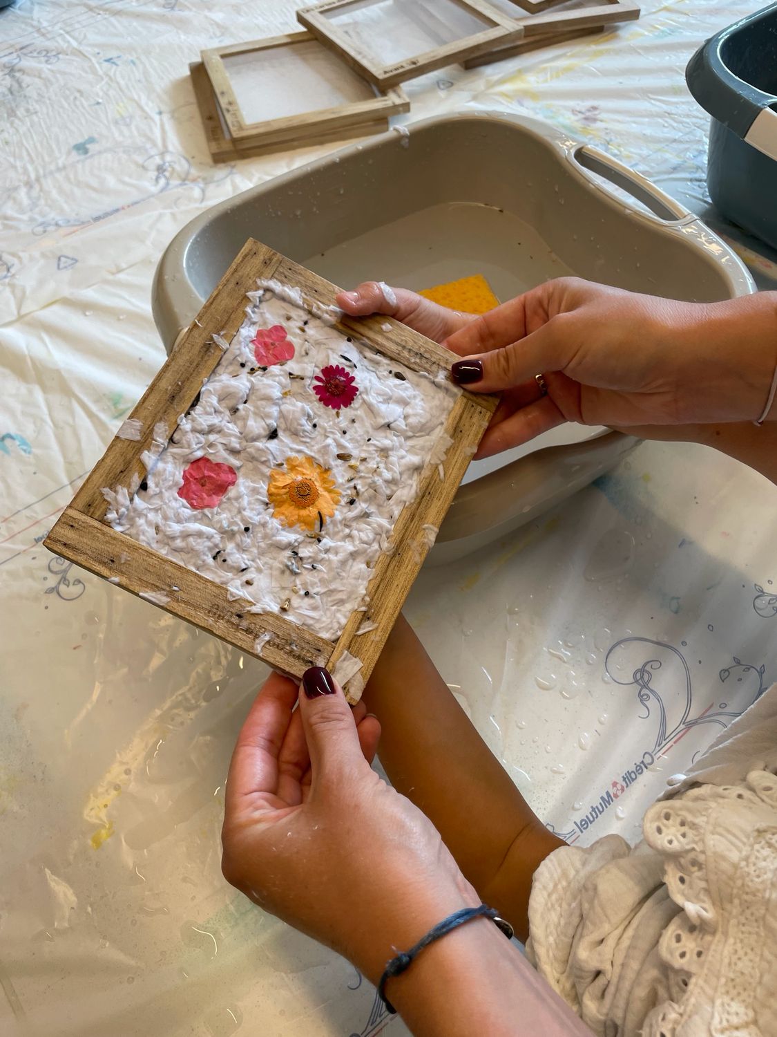 Cadre pour fabrication de papier ensemencé